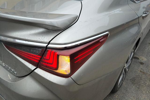 Lexus ES 2018 thumb 10