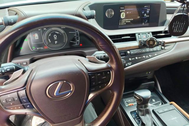 Lexus ES 2018 thumb 12