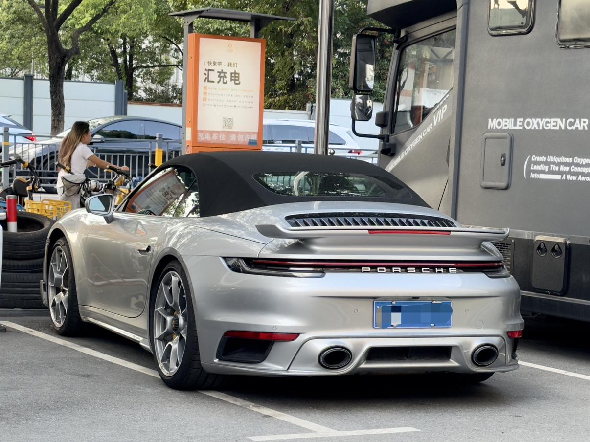 Porsche 911 2020 thumb 2
