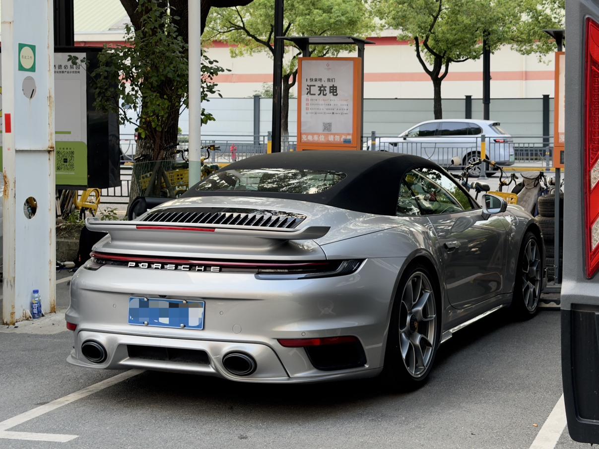 Porsche 911 2020 thumb 4