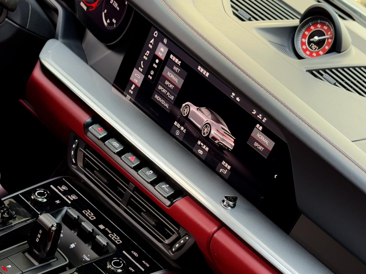 Porsche 911 2020 thumb 7