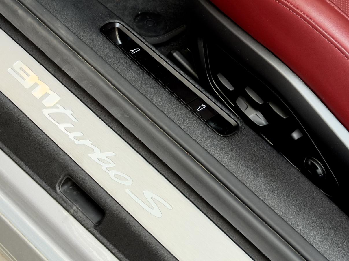 Porsche 911 2020 thumb 8