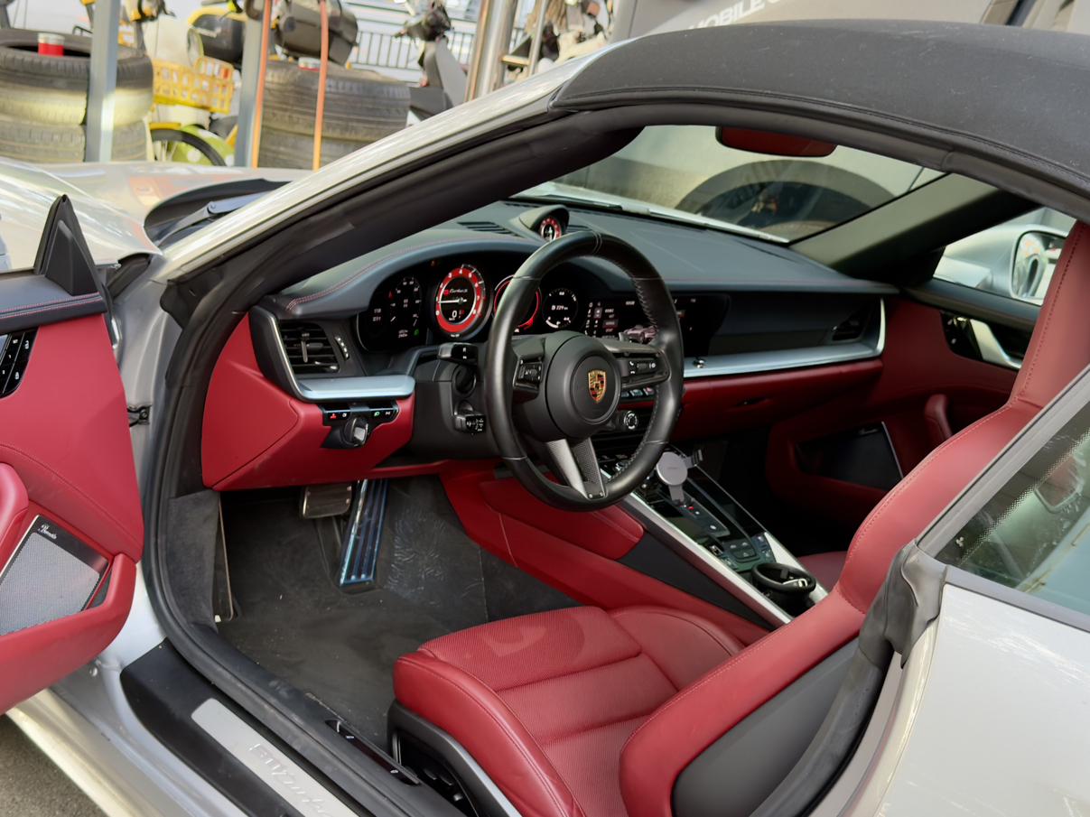 Porsche 911 2020 thumb 12