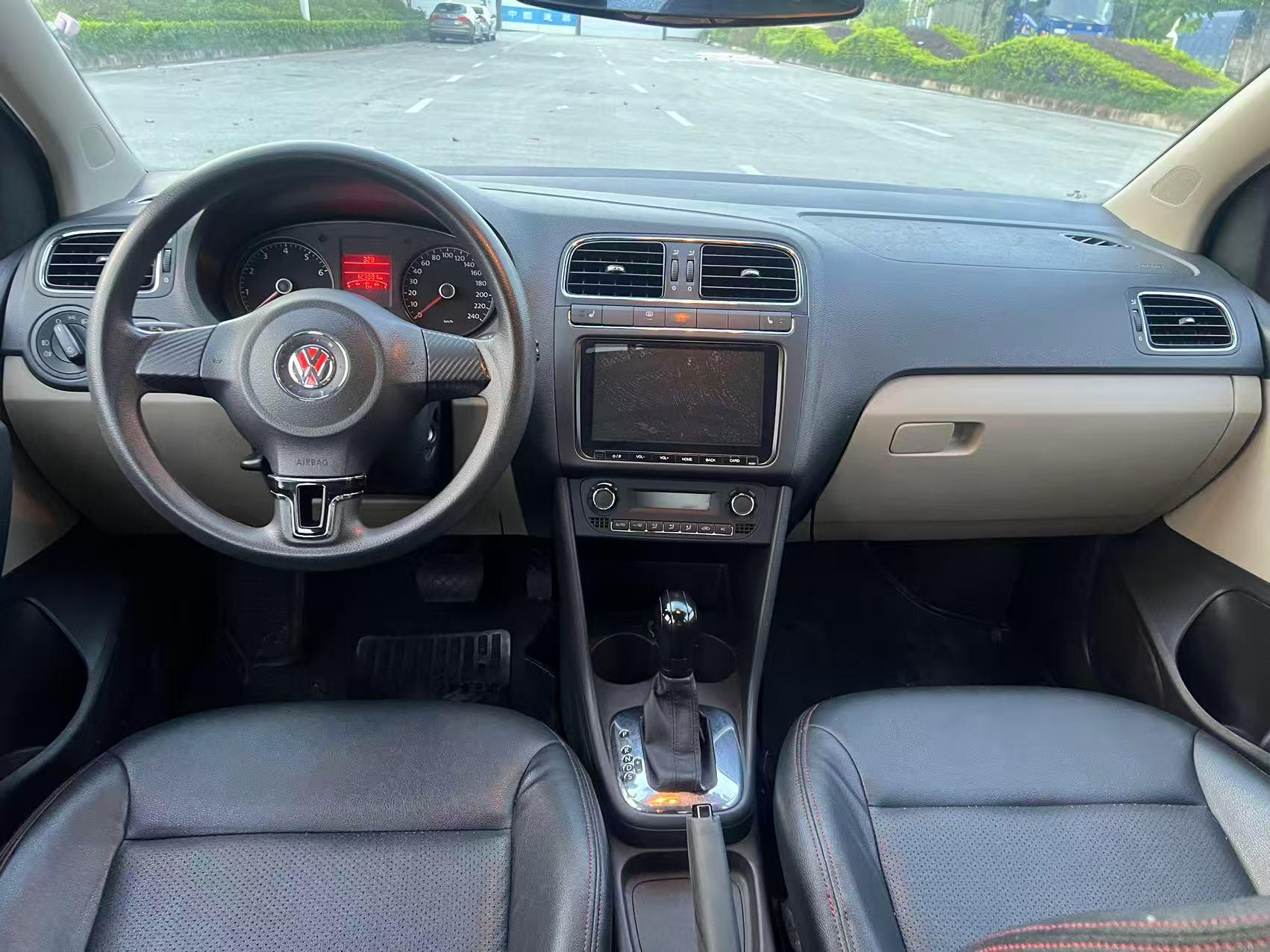 Volkswagen Polo 2011 thumb 5