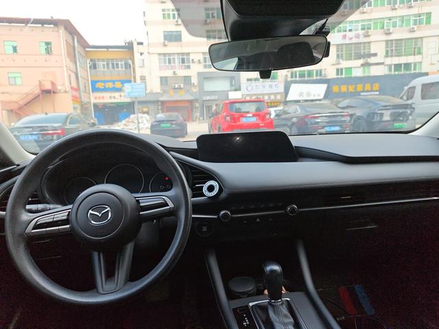 Mazda 3 2020 thumb 3