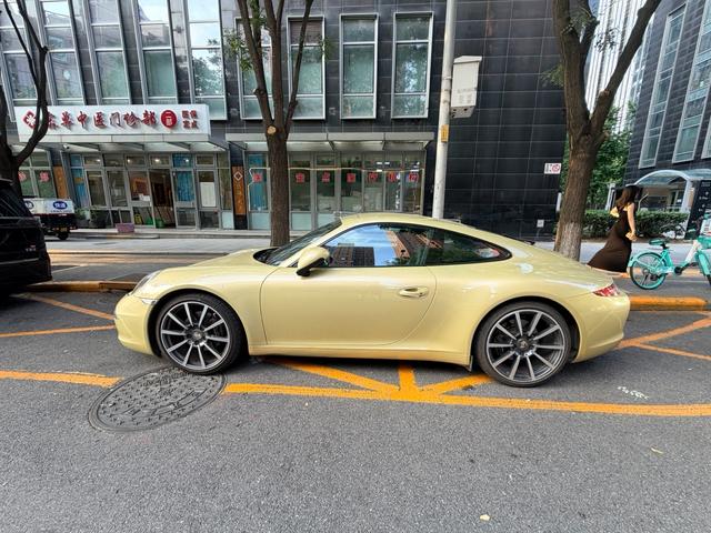 Porsche 911 2012 thumb 9