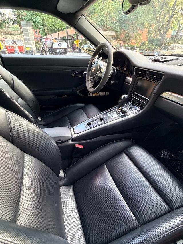 Porsche 911 2012 thumb 12