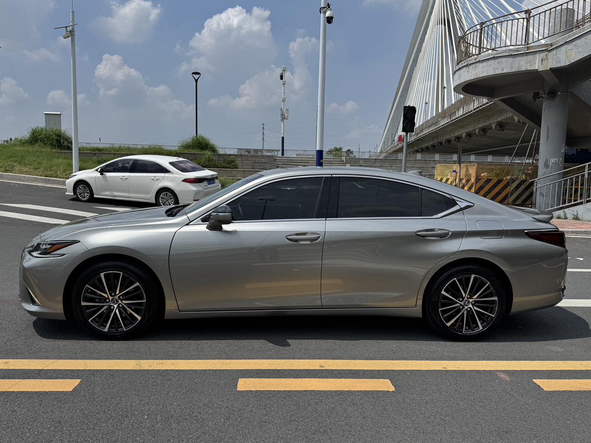 Lexus ES 2022 thumb 2
