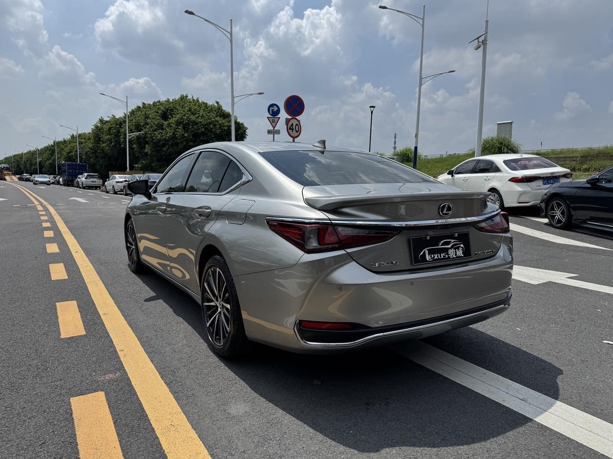Lexus ES 2022 thumb 3