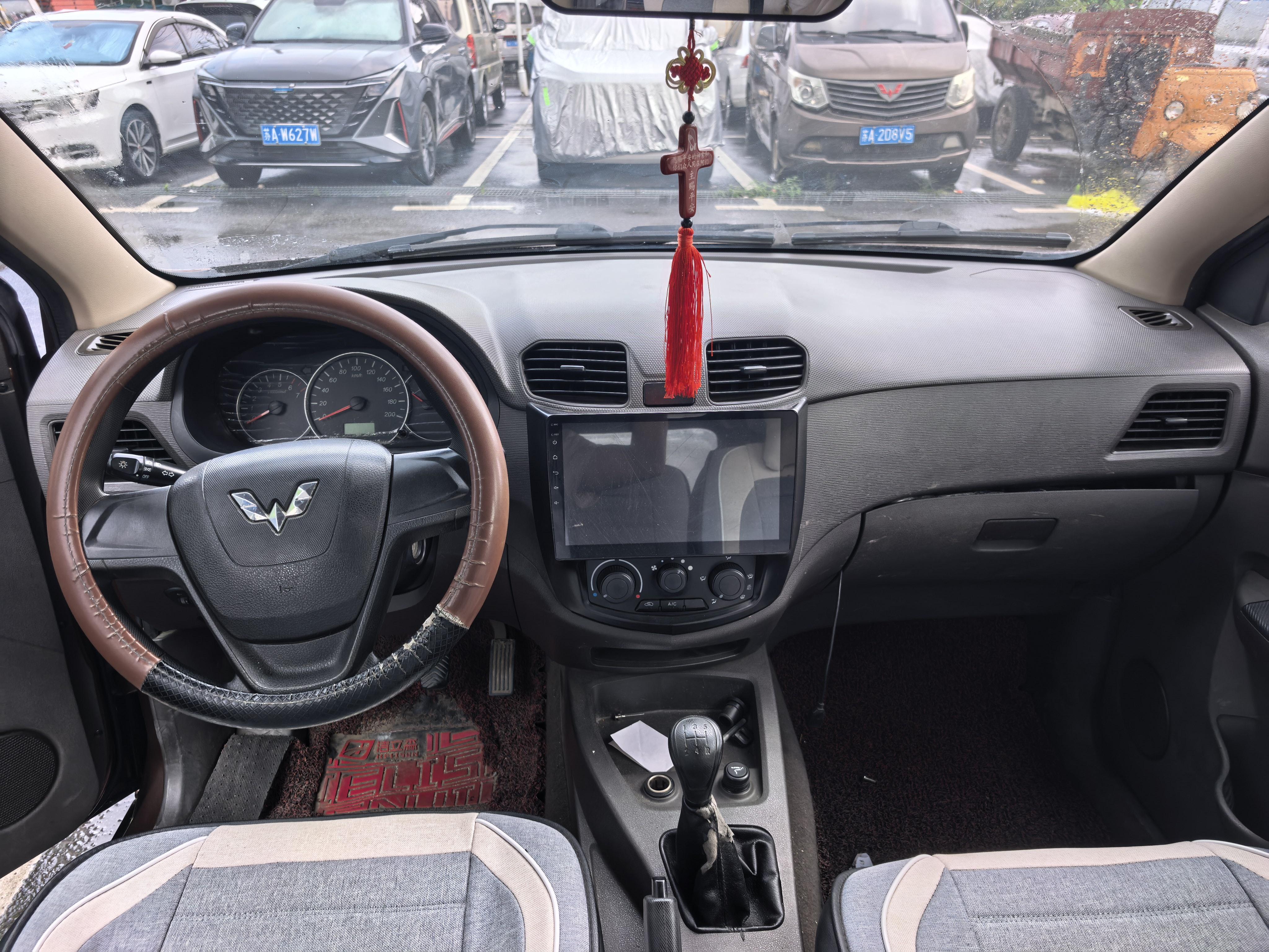 Wuling Hong Guang 2015 thumb 3