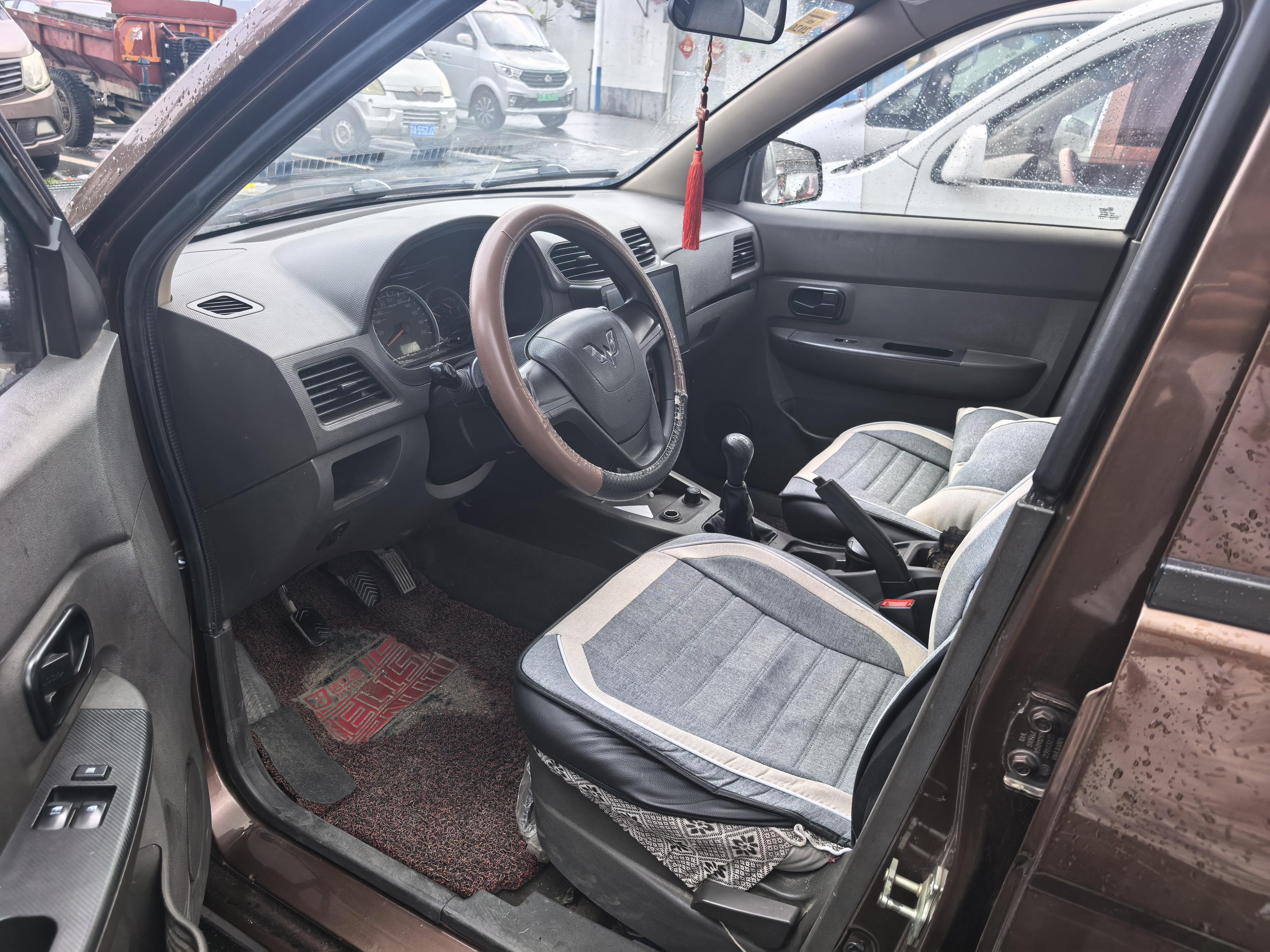 Wuling Hong Guang 2015 thumb 5