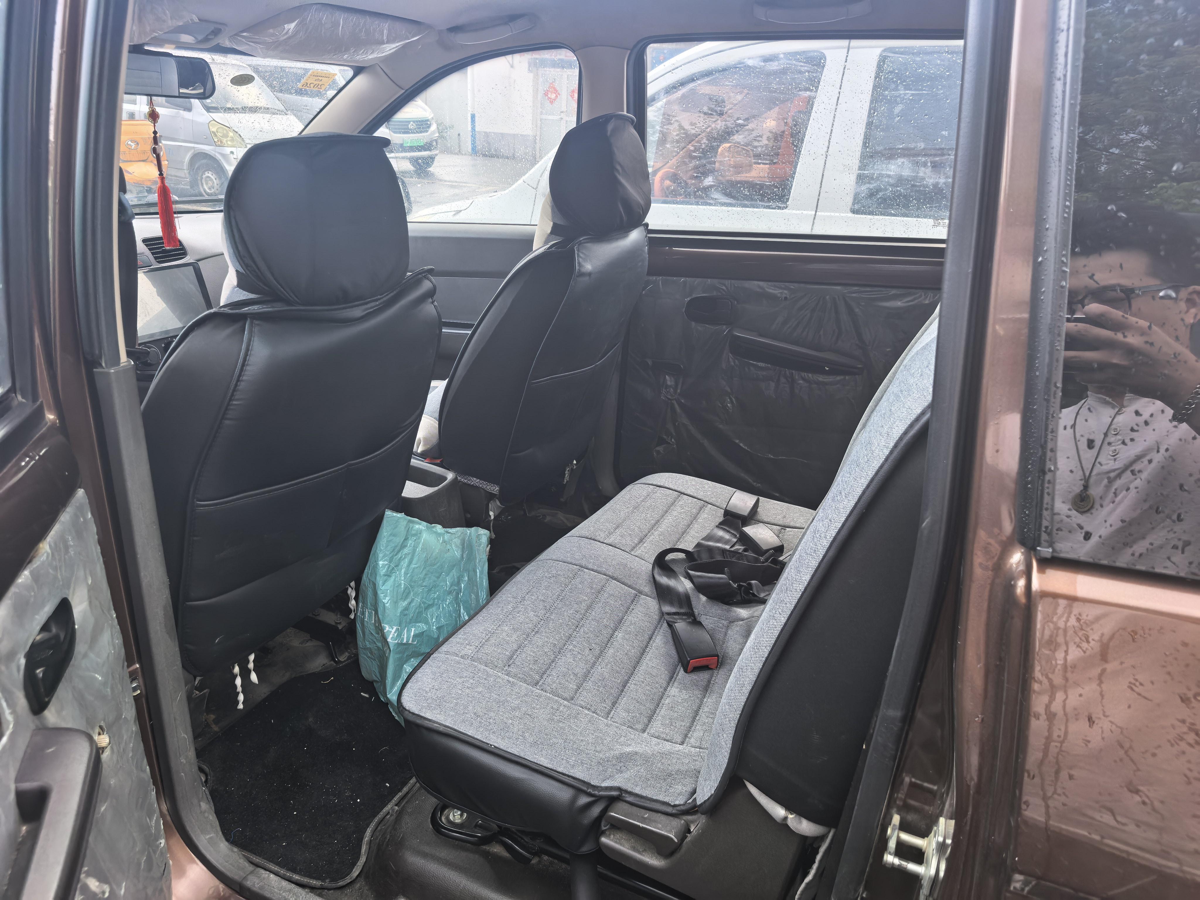 Wuling Hong Guang 2015 thumb 6