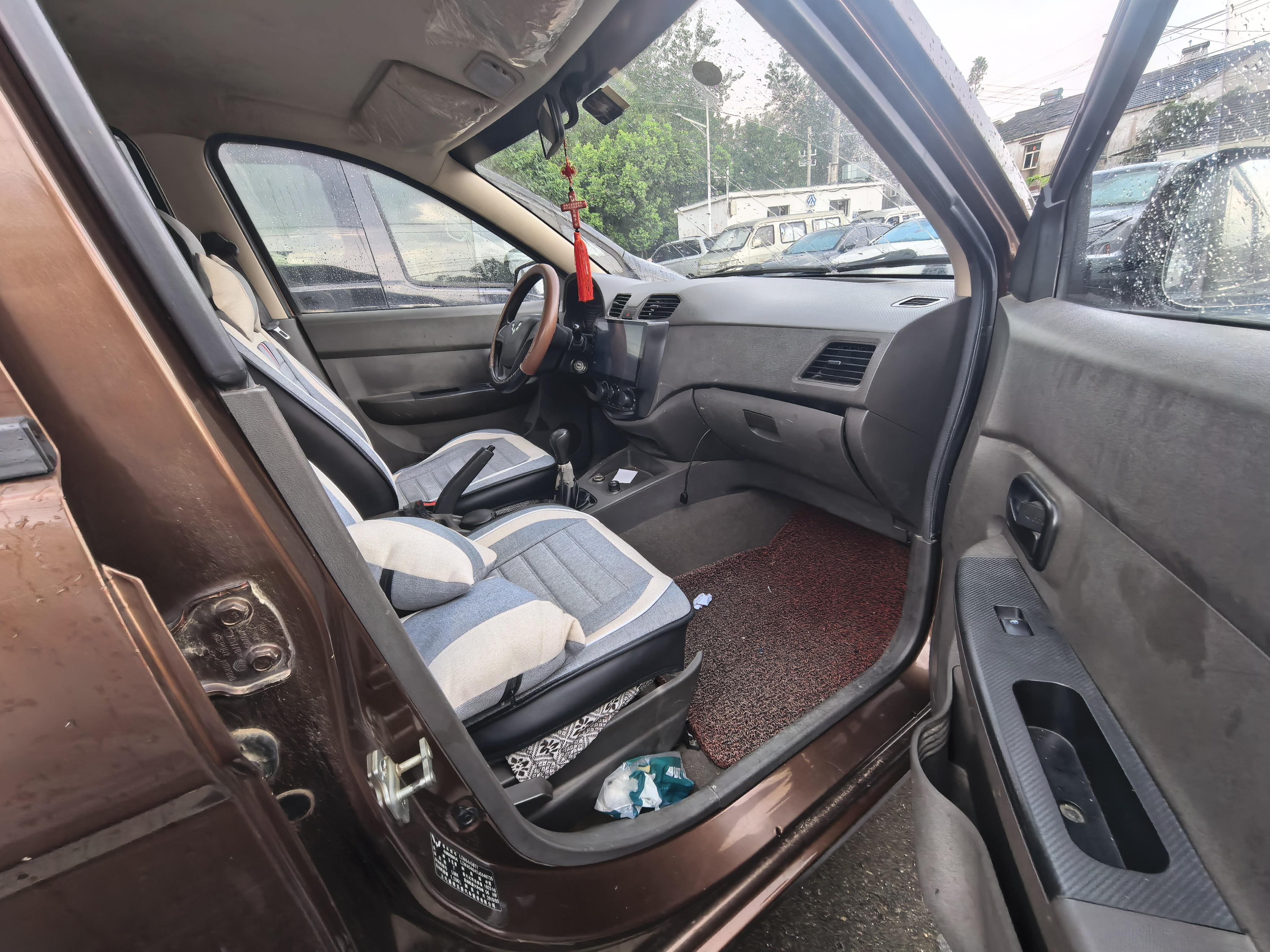 Wuling Hong Guang 2015 thumb 12
