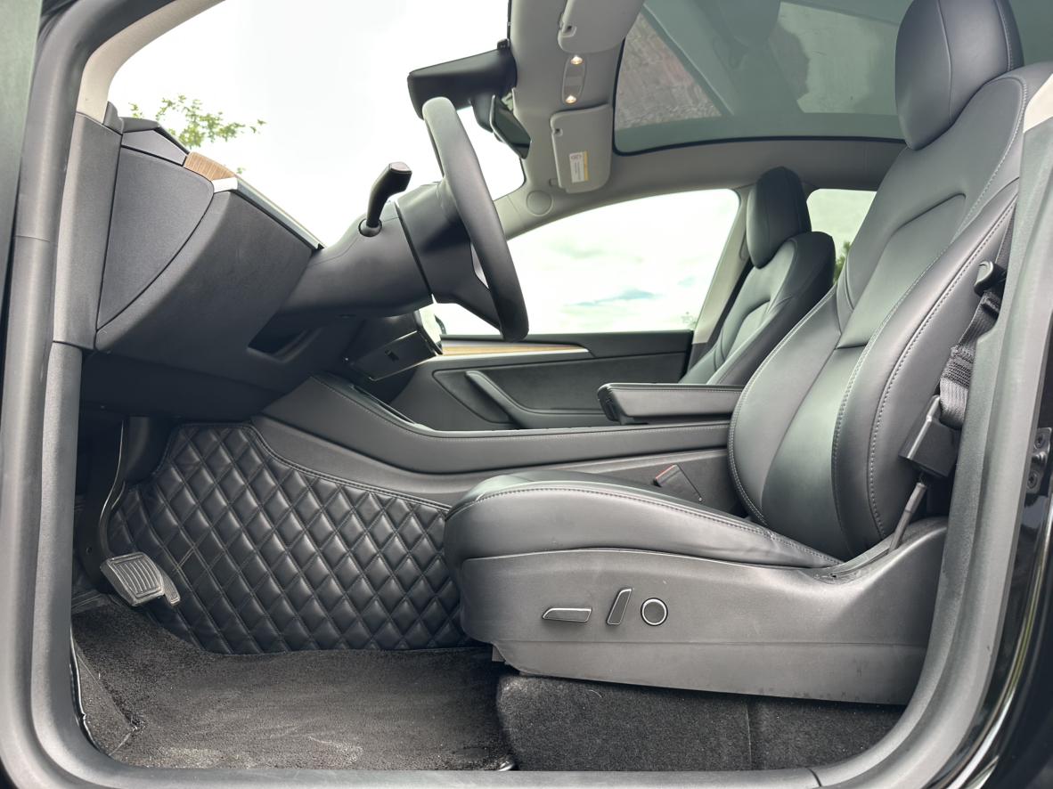 Tesla Model Y 2021 thumb 10