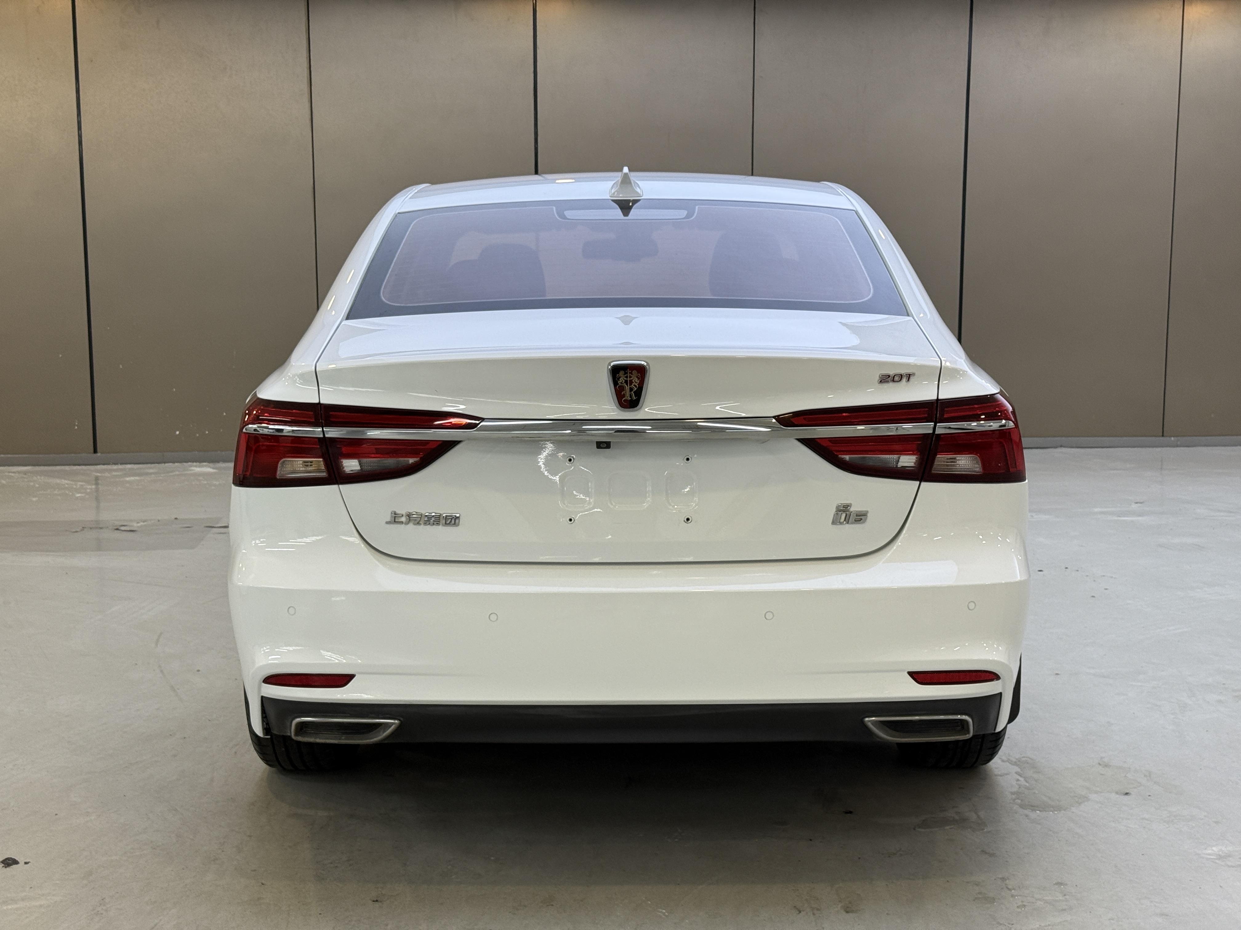 Roewe i6 2017 thumb 3