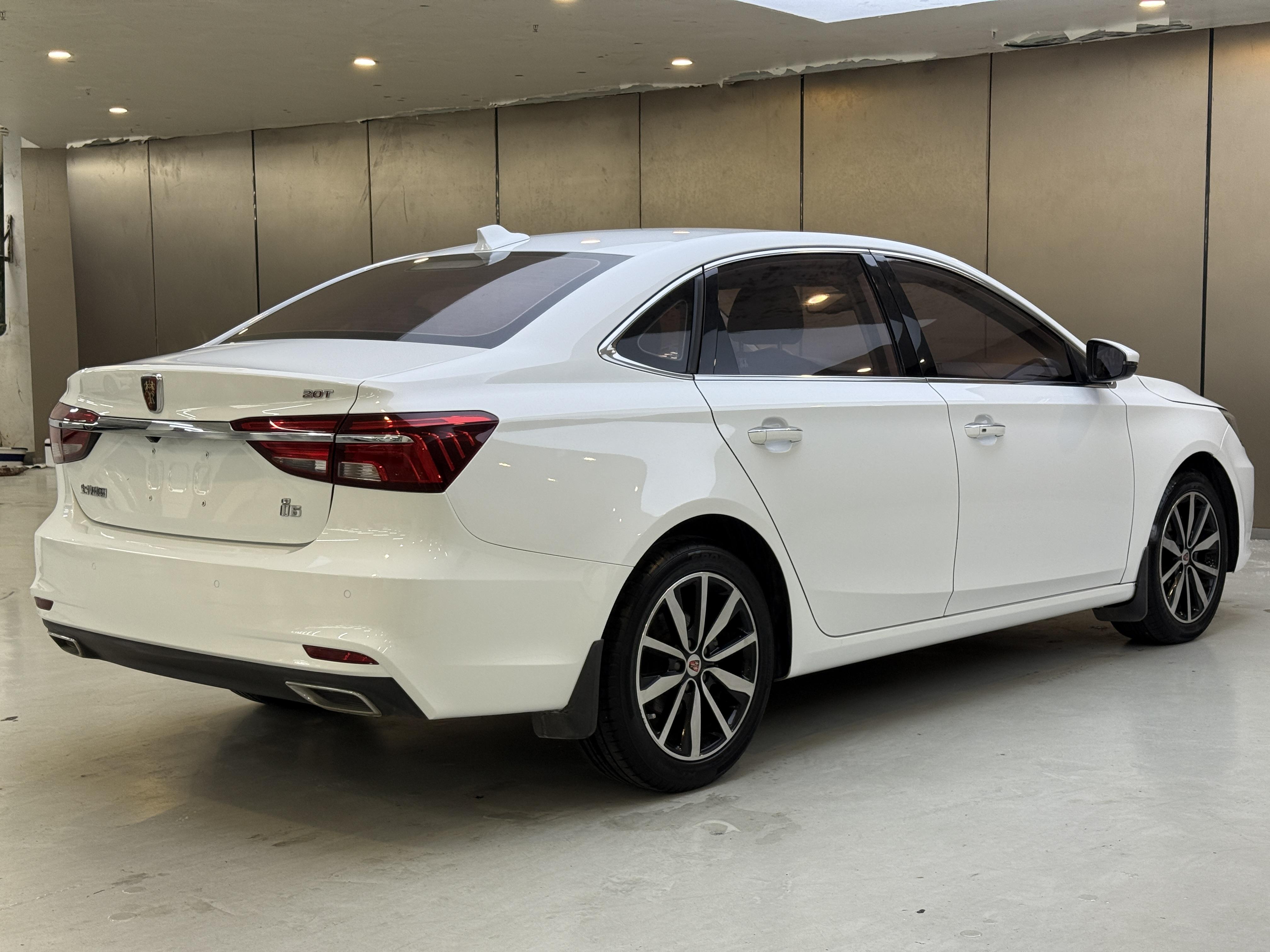 Roewe i6 2017 thumb 4