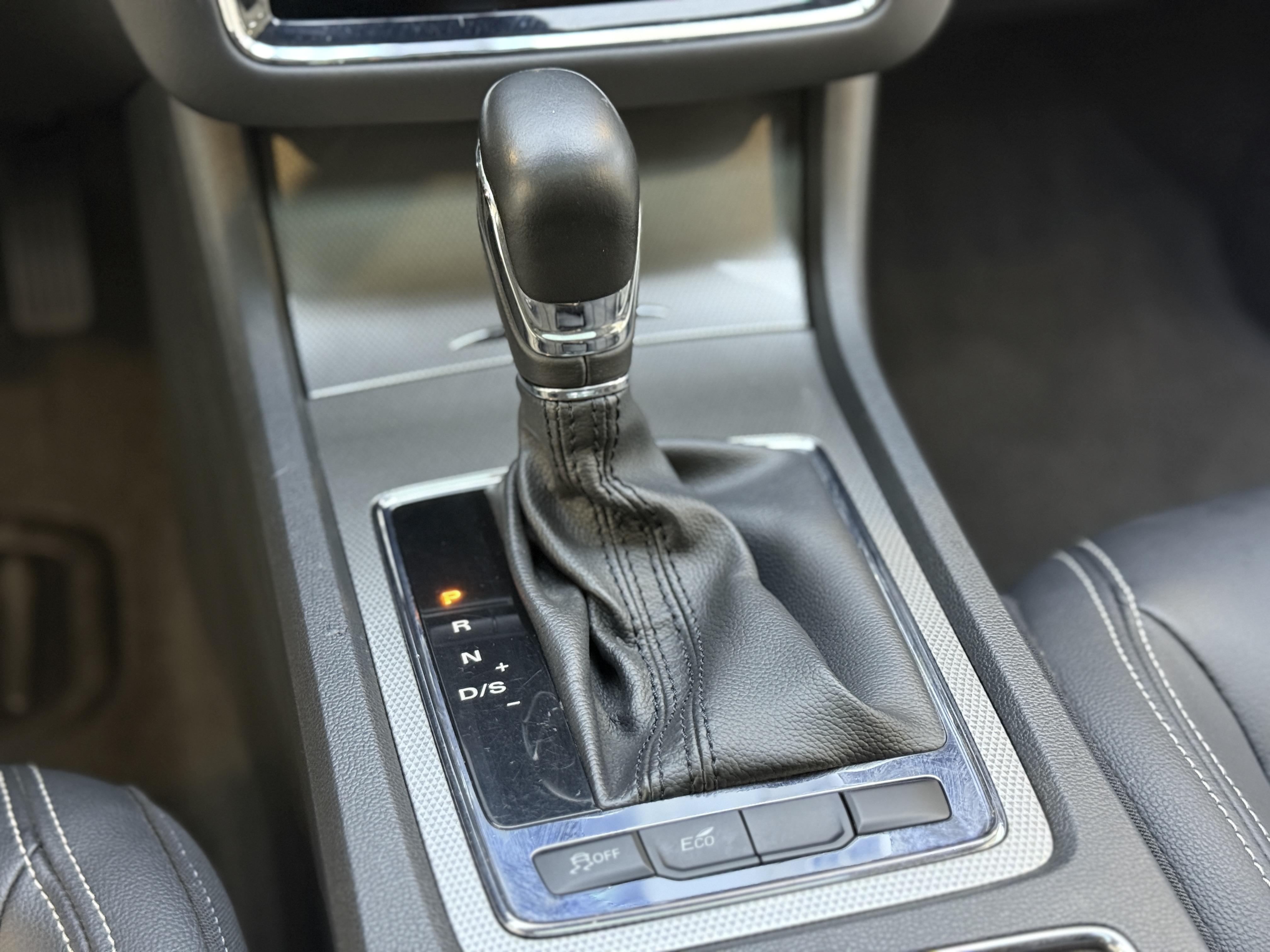 Roewe i6 2017 thumb 10