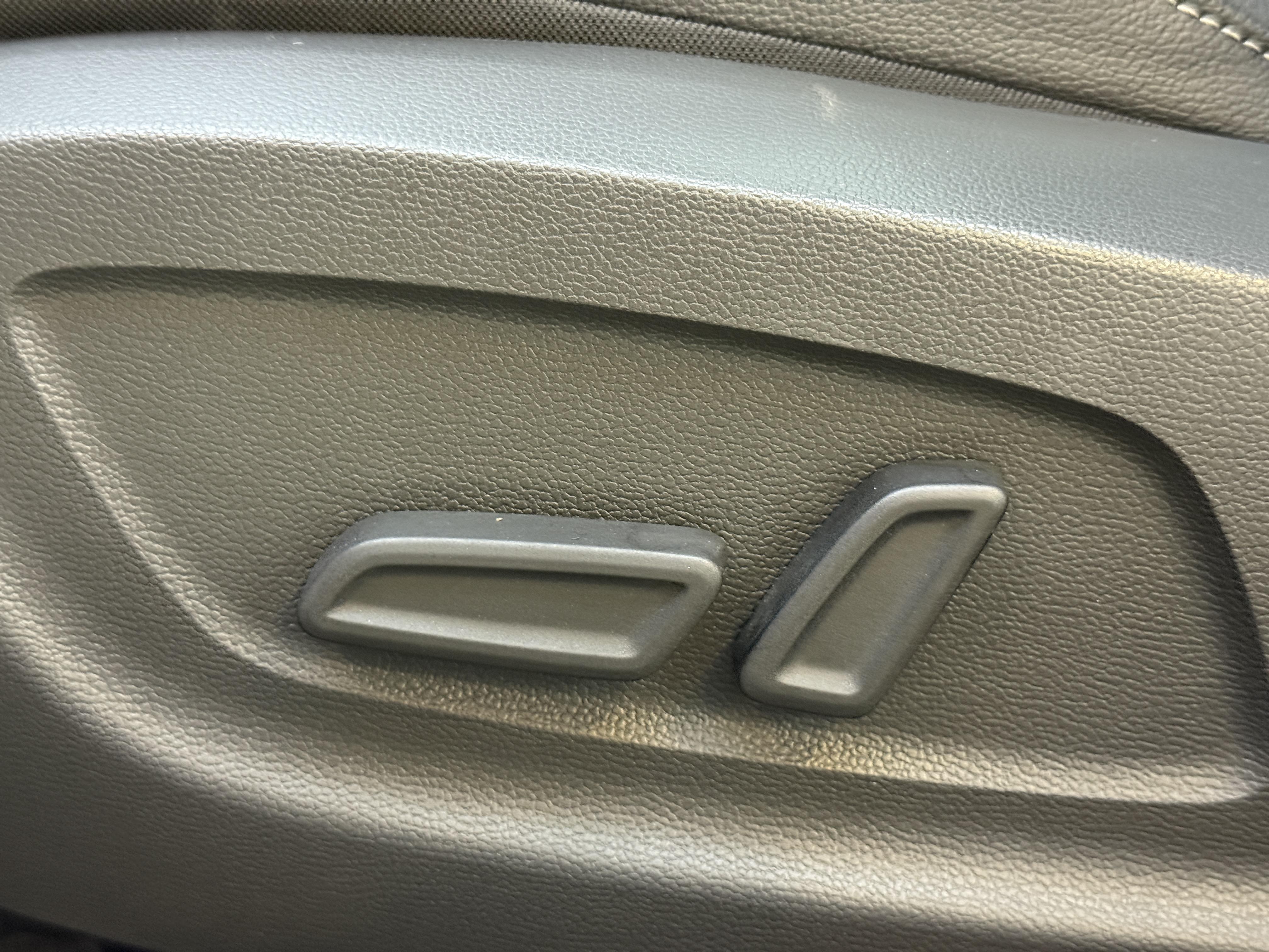 Roewe i6 2017 thumb 12