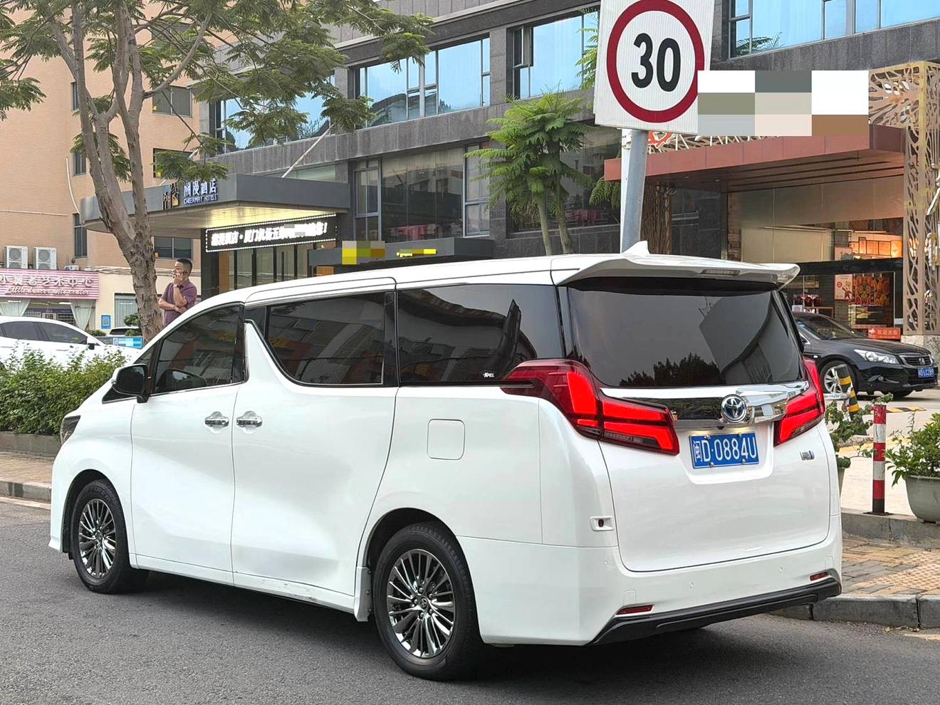 Toyota Alphard 2021 thumb 2