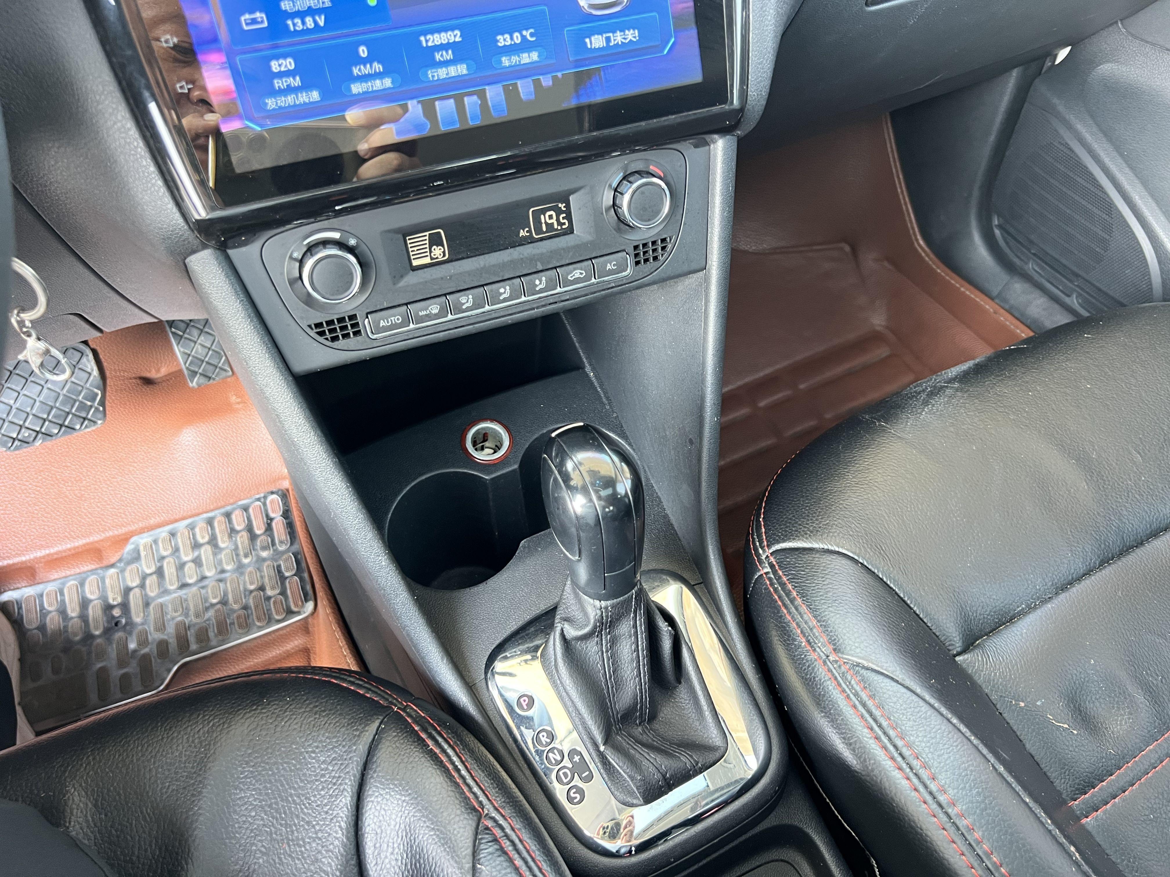 Volkswagen Polo 2013 thumb 12