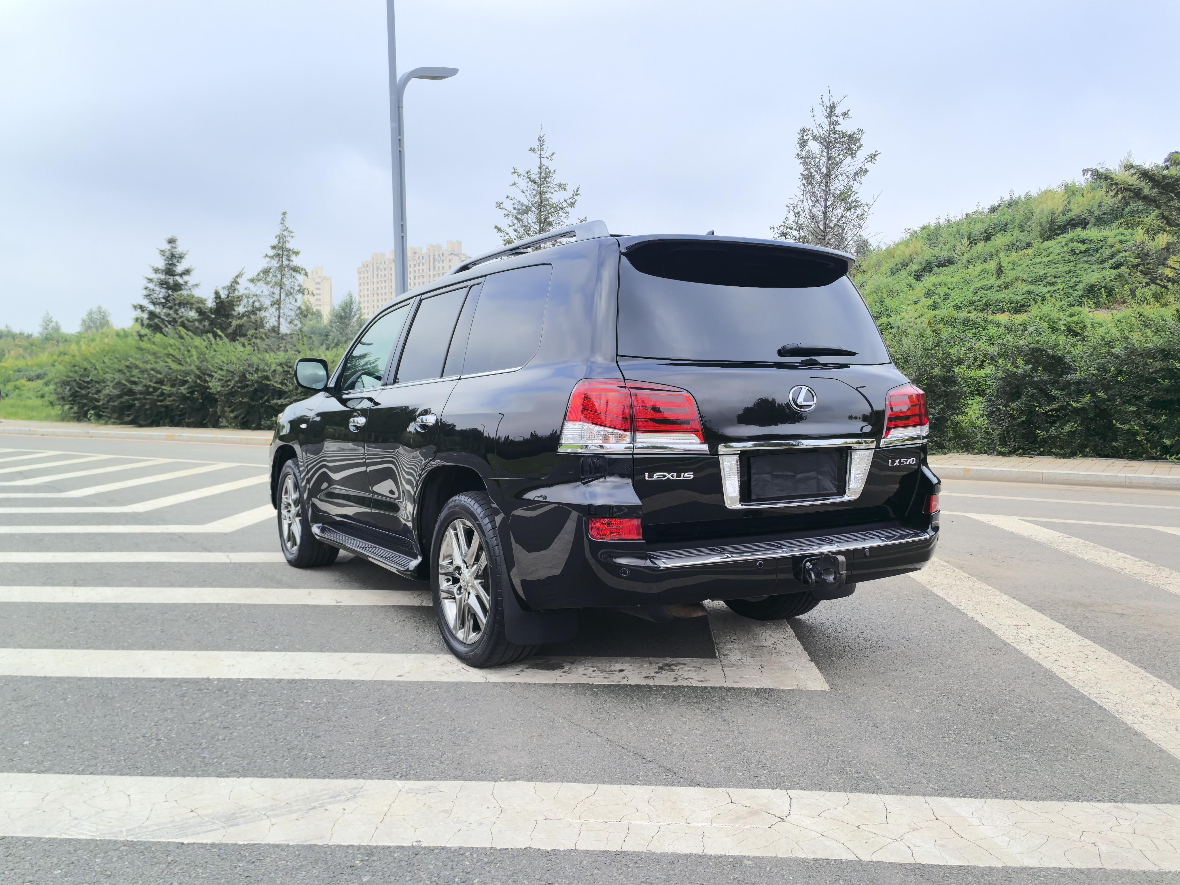 Lexus LX 2012 thumb 2