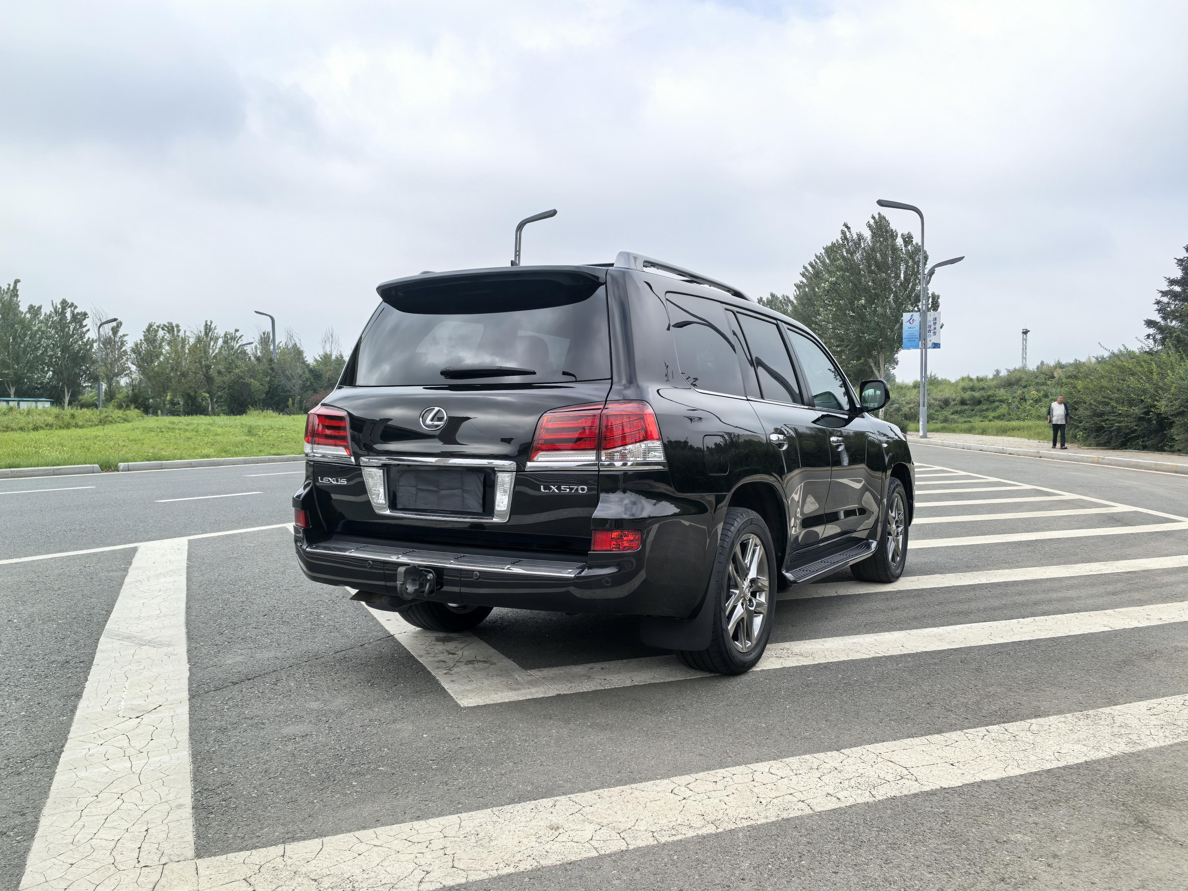 Lexus LX 2012 thumb 4