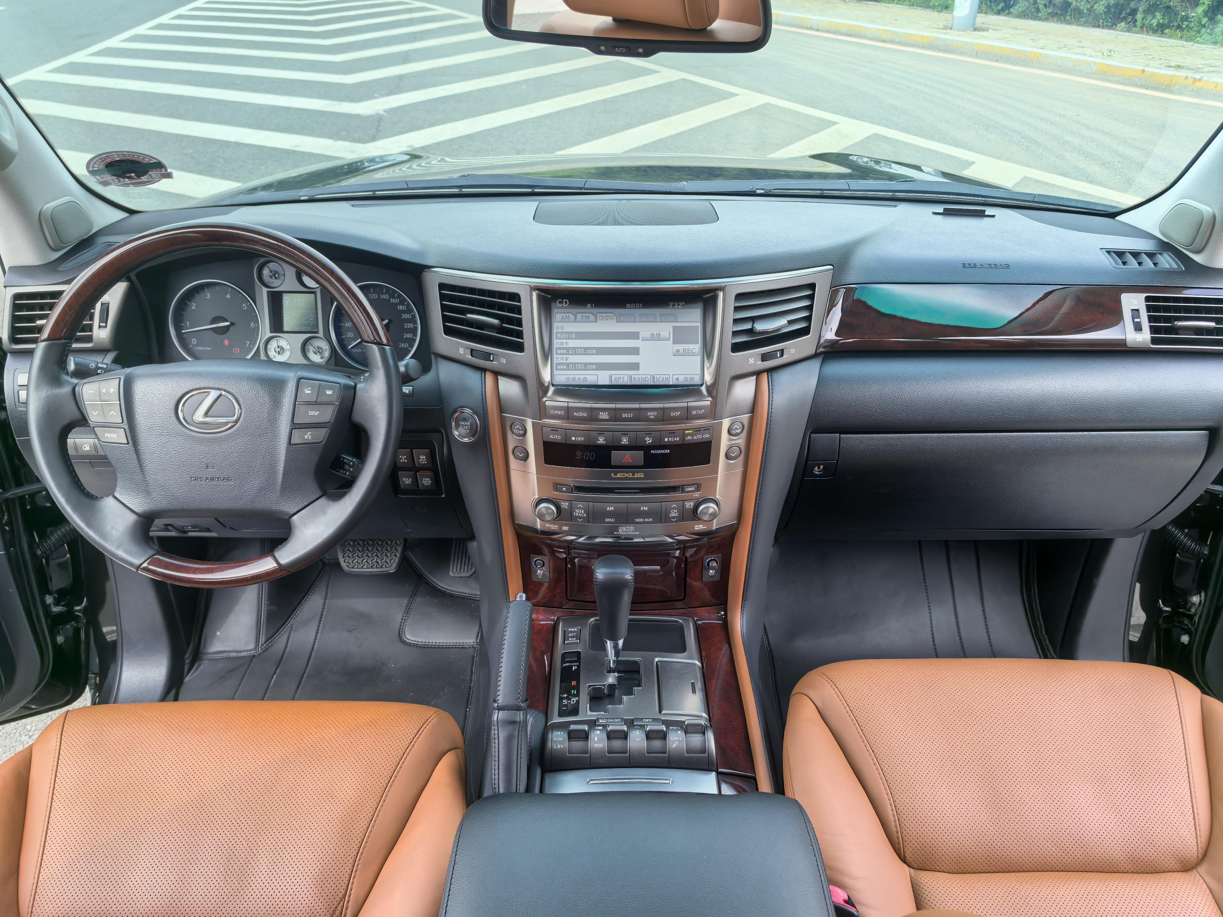 Lexus LX 2012 thumb 8