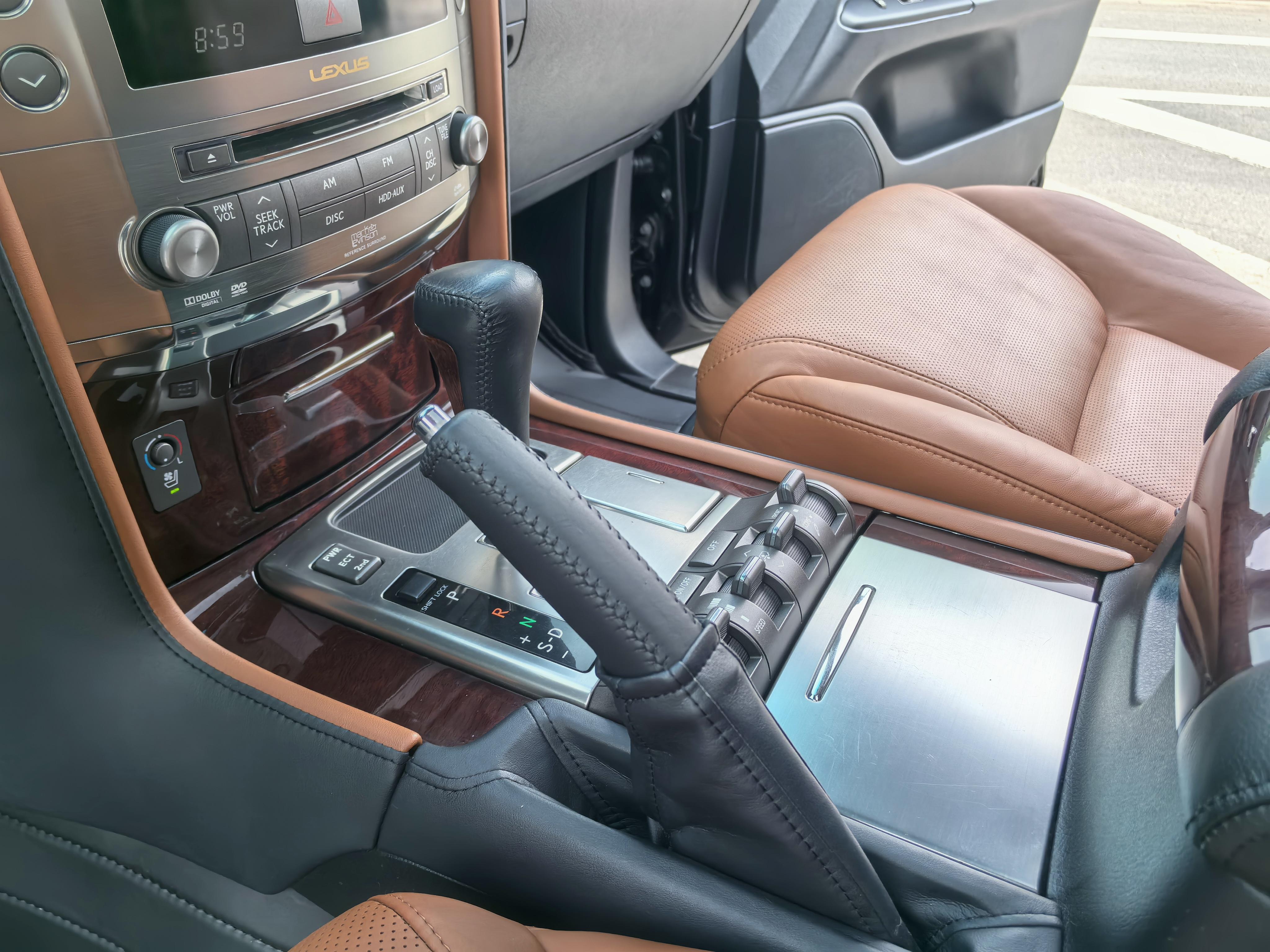 Lexus LX 2012 thumb 9