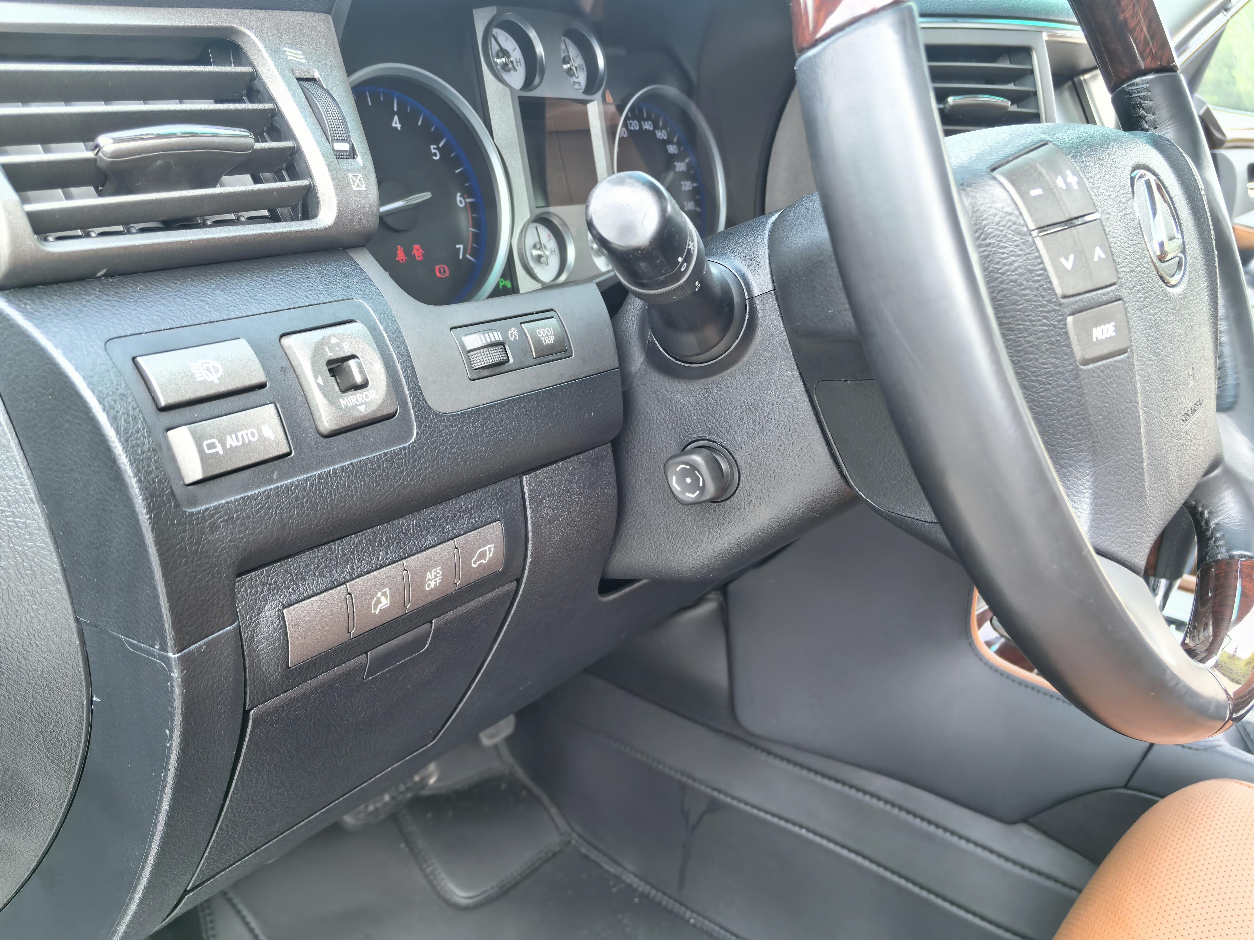 Lexus LX 2012 thumb 10