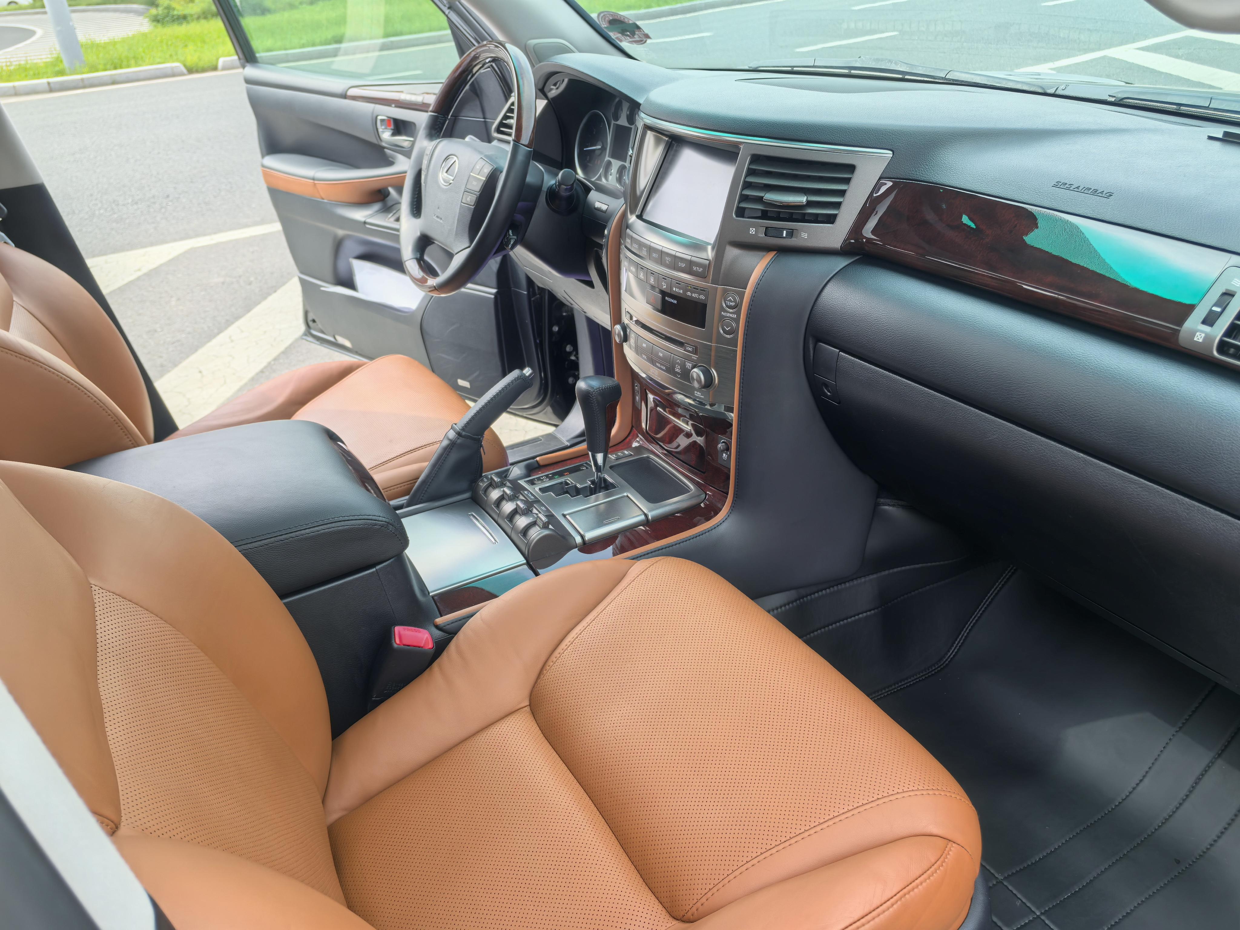 Lexus LX 2012 thumb 11