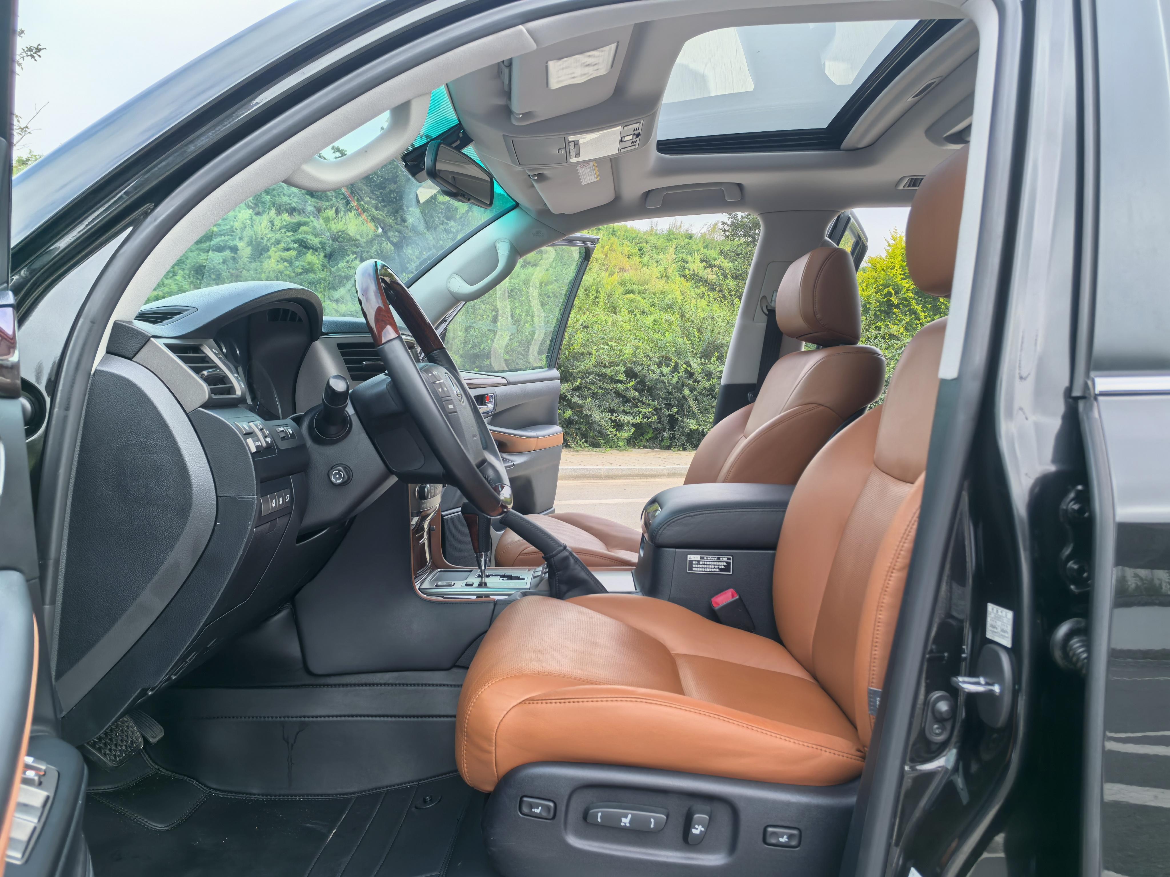 Lexus LX 2012 thumb 12