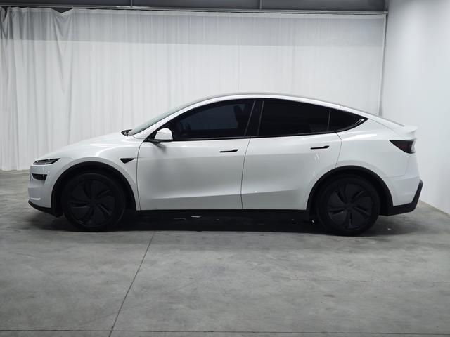 Tesla Model Y 2025 thumb 2