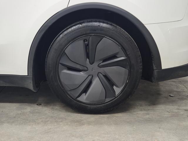 Tesla Model Y 2025 thumb 7