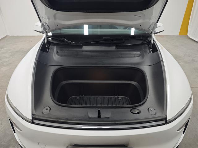 Tesla Model Y 2025 thumb 8