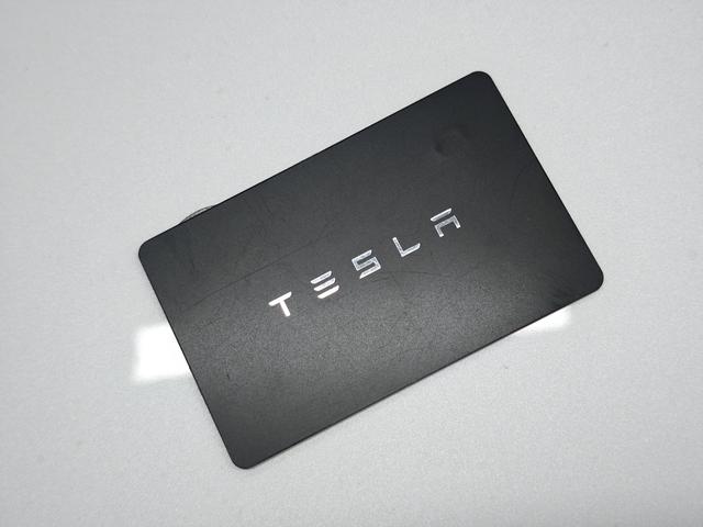 Tesla Model Y 2025 thumb 9