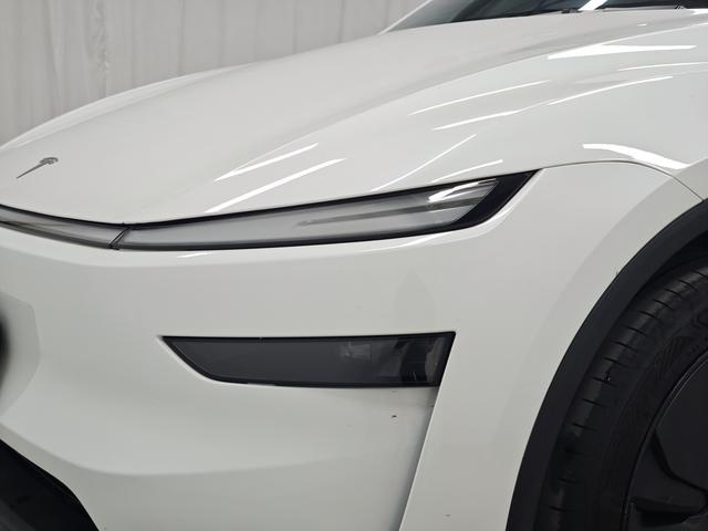Tesla Model Y 2025 thumb 10