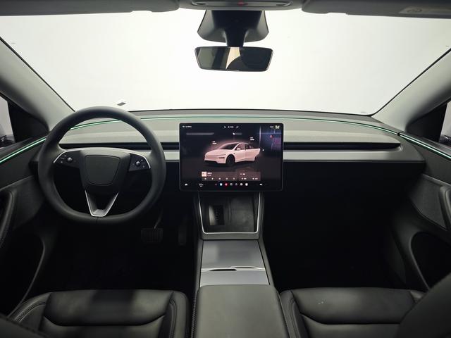 Tesla Model Y 2025 thumb 12
