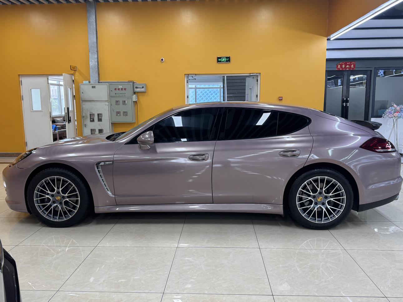Porsche Panamera 2013 thumb 2