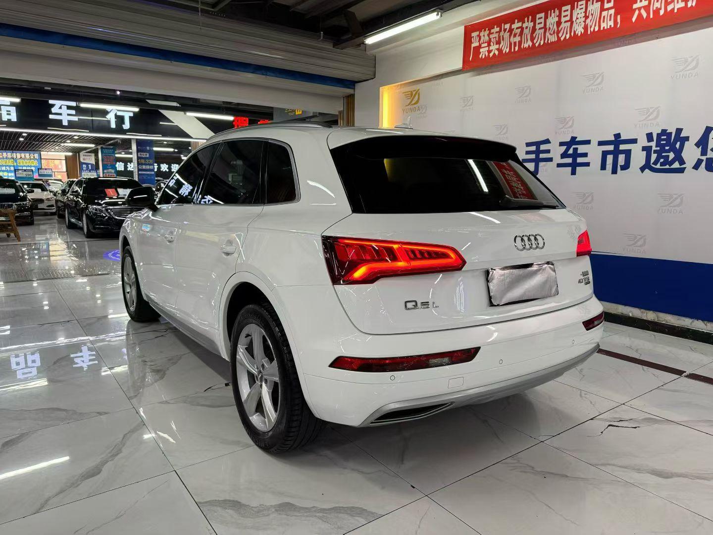 Audi Q5 2018 thumb 2