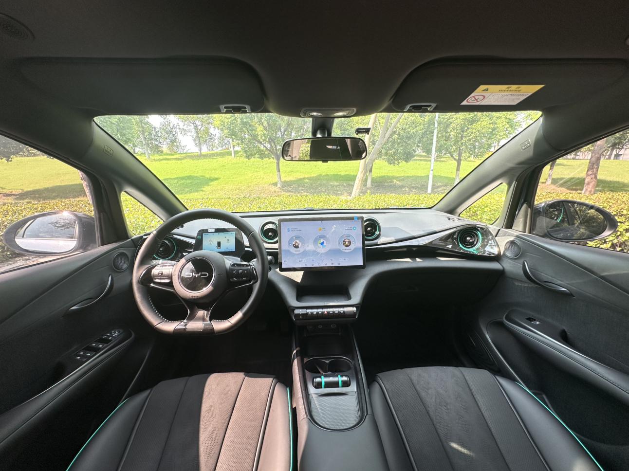 BYD Dolphin 2023 thumb 9