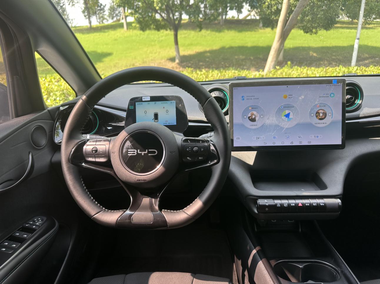 BYD Dolphin 2023 thumb 10