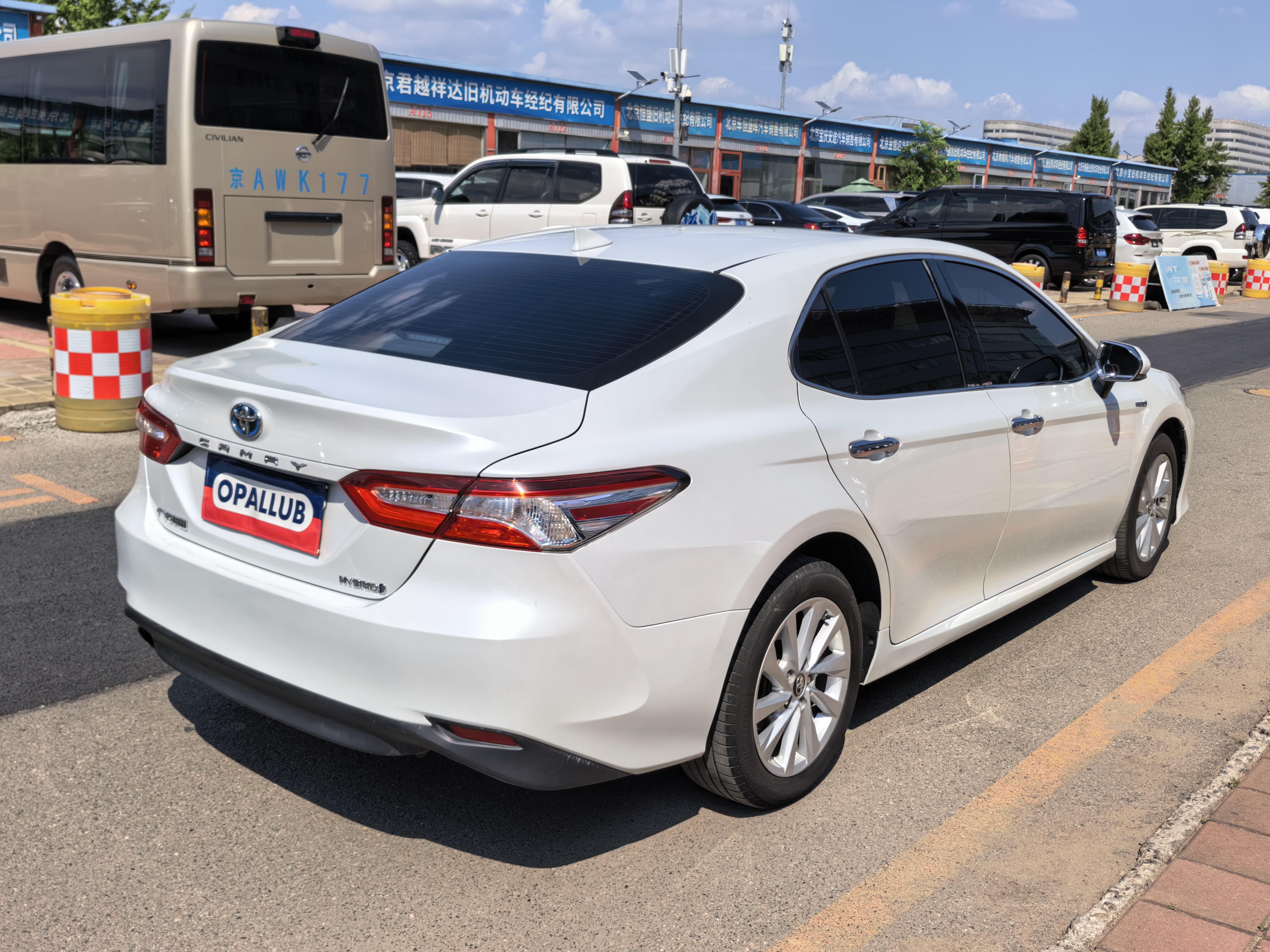 Toyota Camry 2021 thumb 3