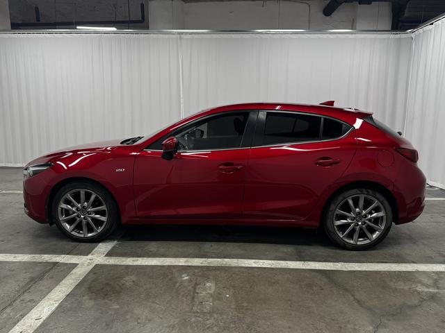 Mazda 3 2017 thumb 2