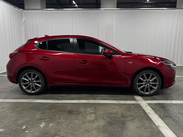Mazda 3 2017 thumb 6