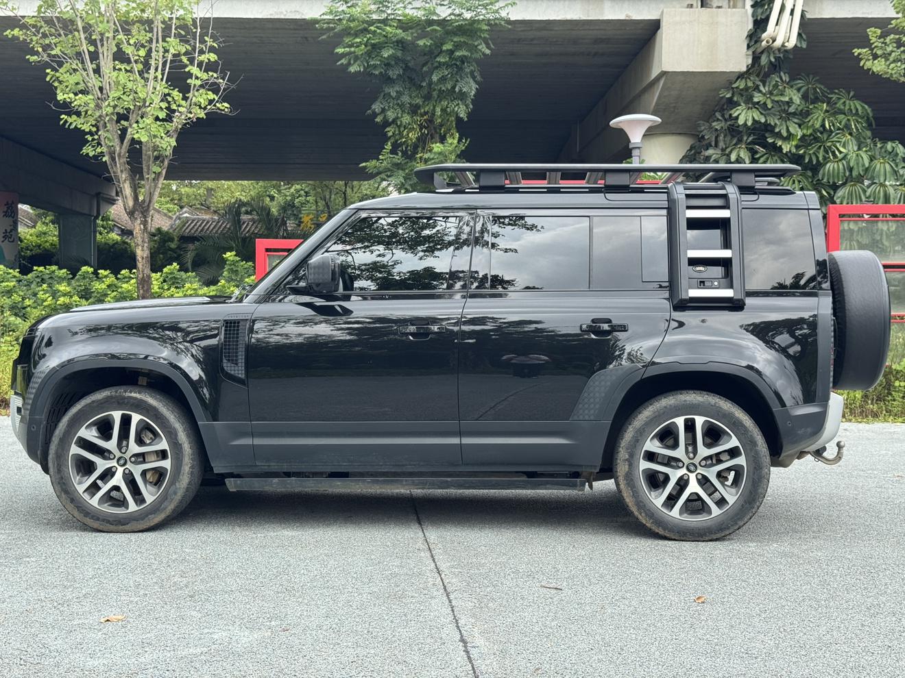 Land Rover Defender 2022 thumb 2