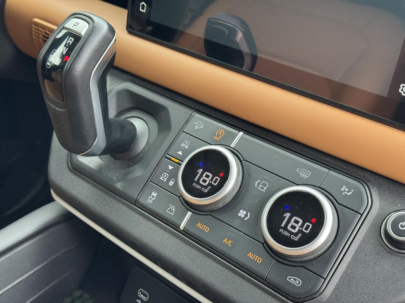 Land Rover Defender 2022 thumb 7