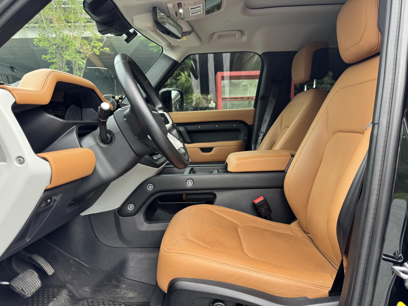Land Rover Defender 2022 thumb 12