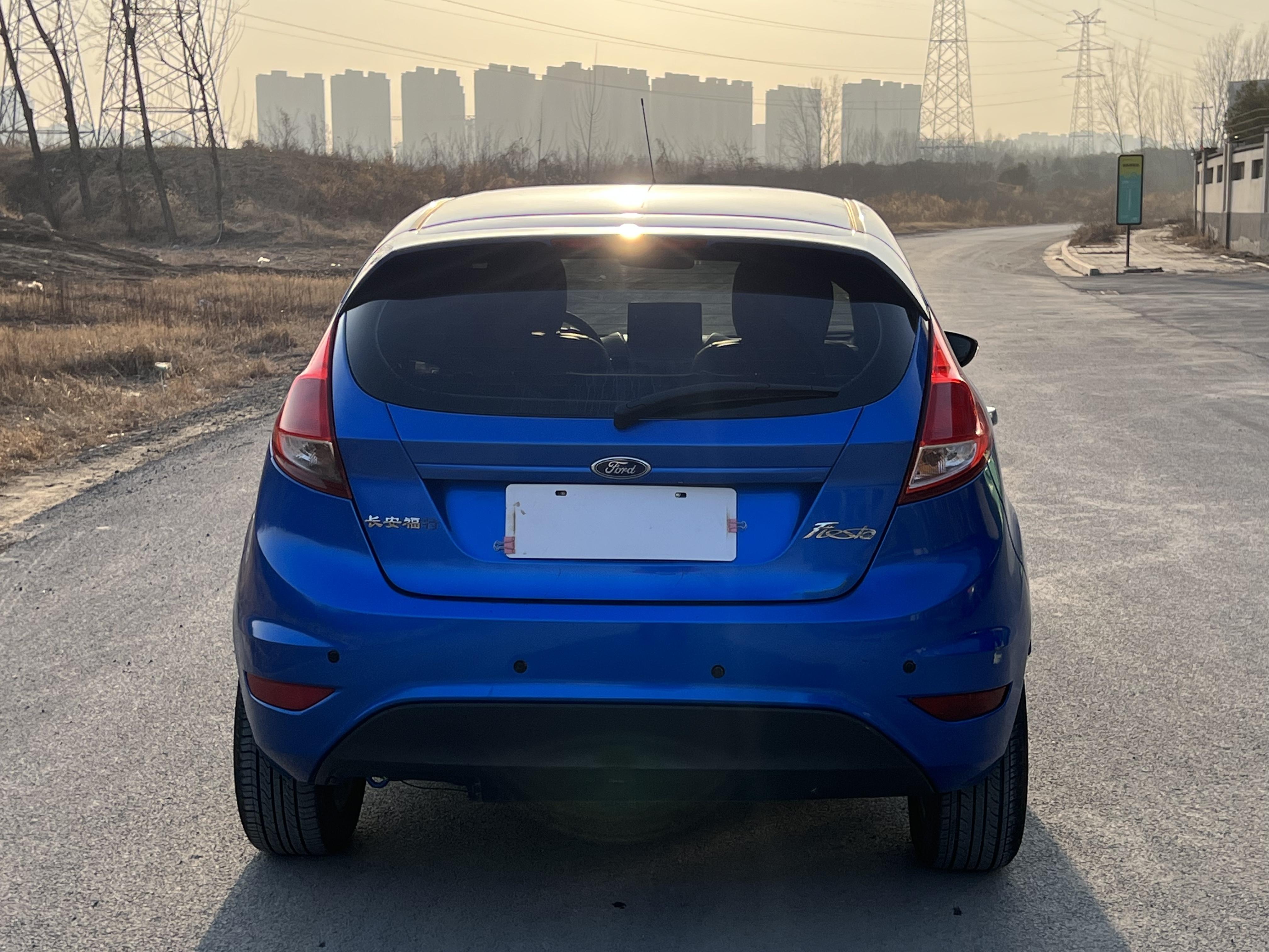 Ford Jia Nian Hua 2013 thumb 4