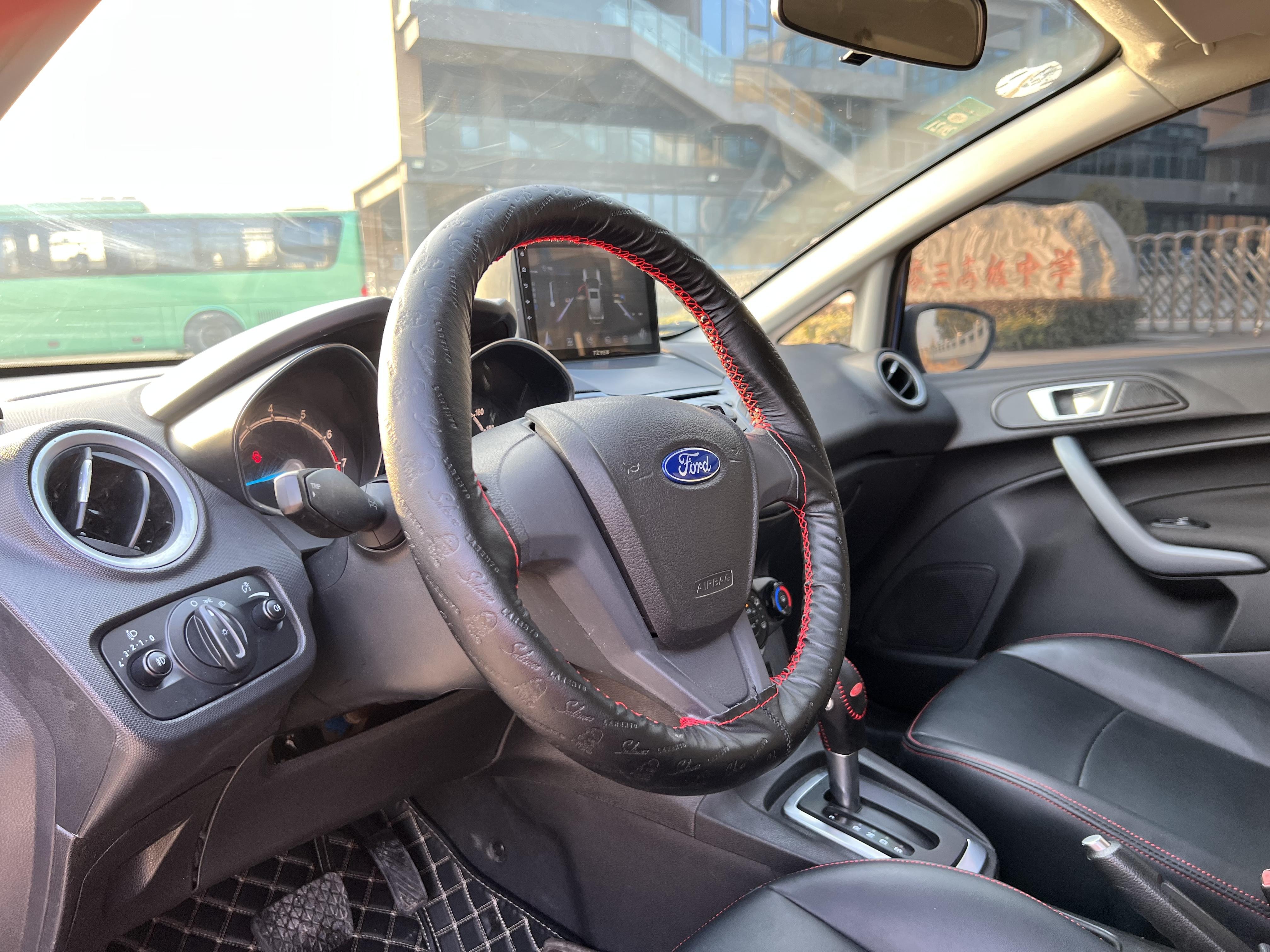 Ford Jia Nian Hua 2013 thumb 12