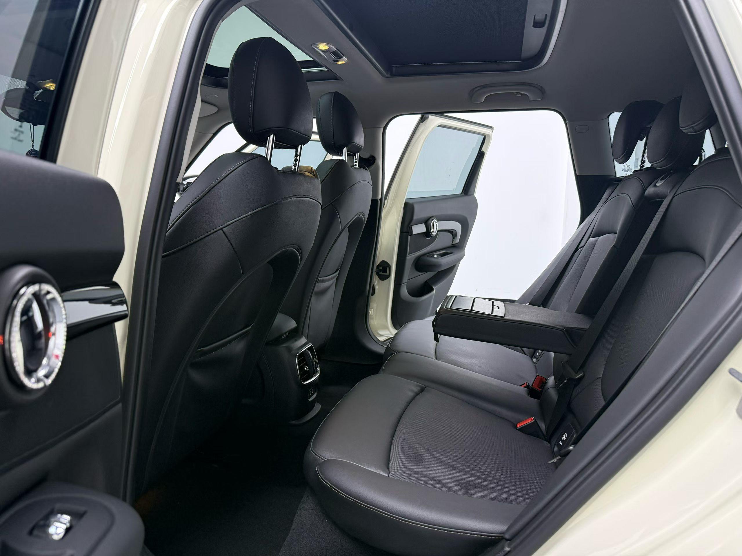 Mini Clubman 2019 thumb 7